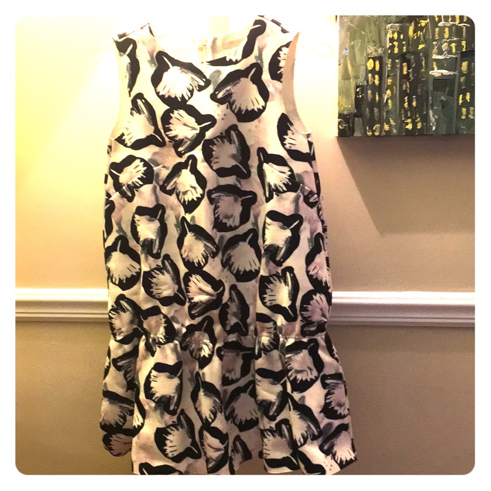 Mini fleece fabric floral dress. Drop-waist